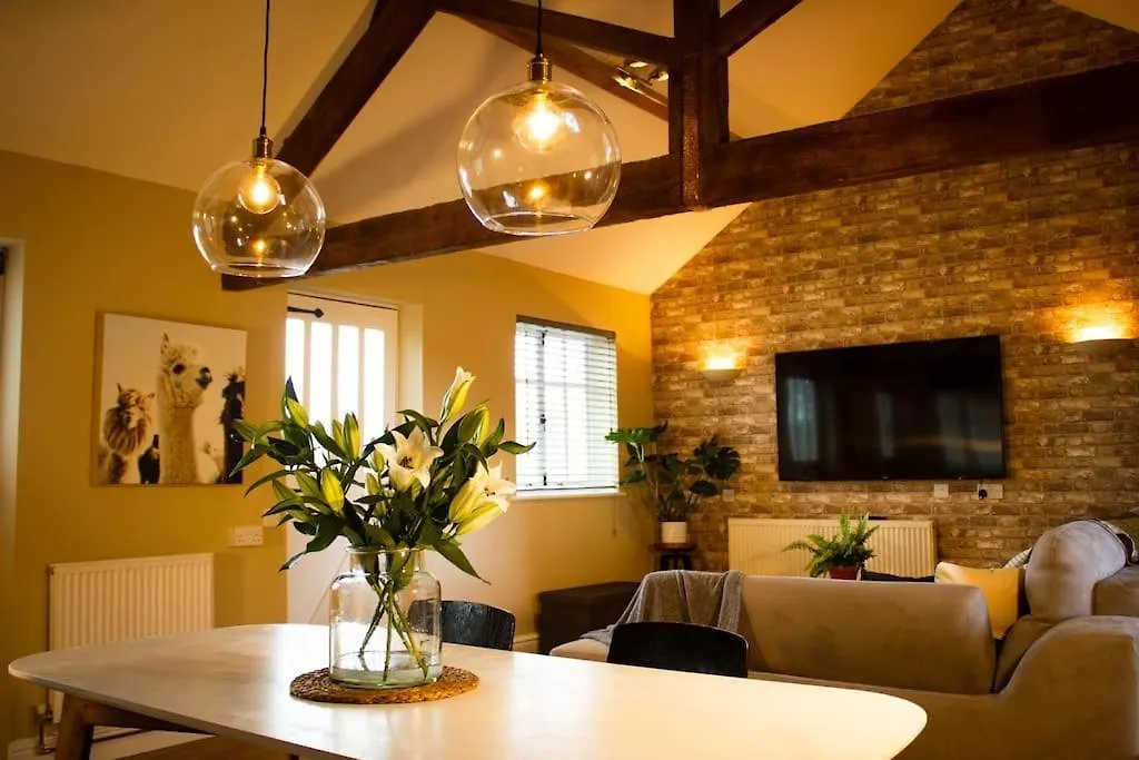 Hues Piece Paynes Farm Villa Exeter 0*,  United Kingdom