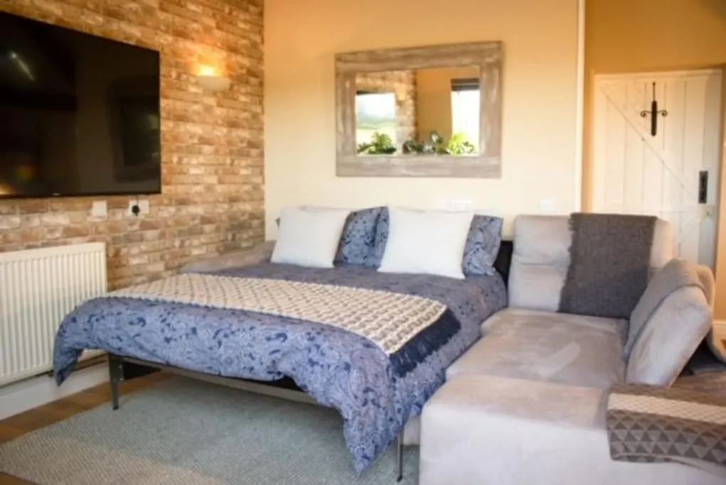 Hues Piece Paynes Farm Villa Exeter United Kingdom
