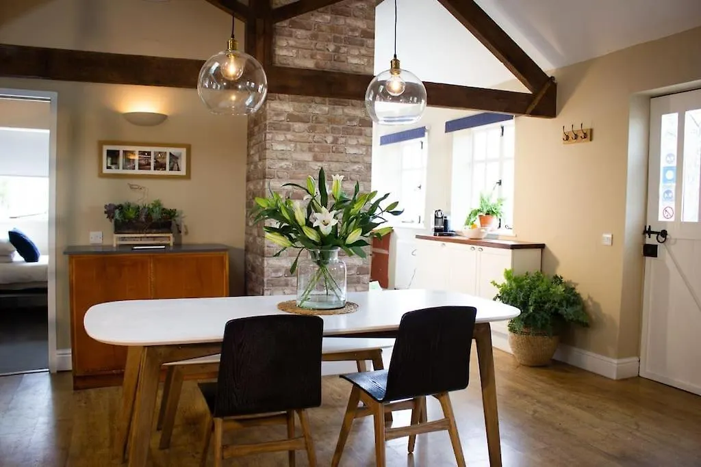 Hues Piece Paynes Farm Villa Exeter